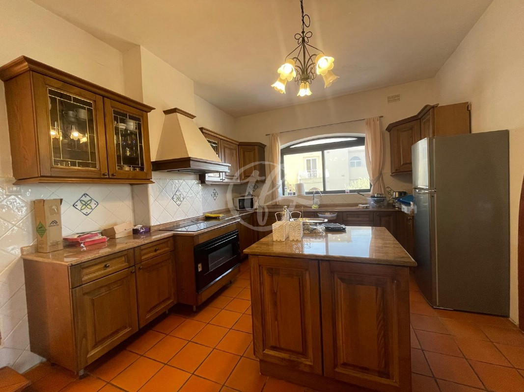 13065 (05) Villa for rent in Madliena