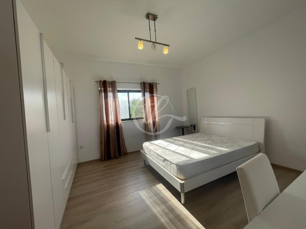 13065 (08) Villa for rent in Madliena