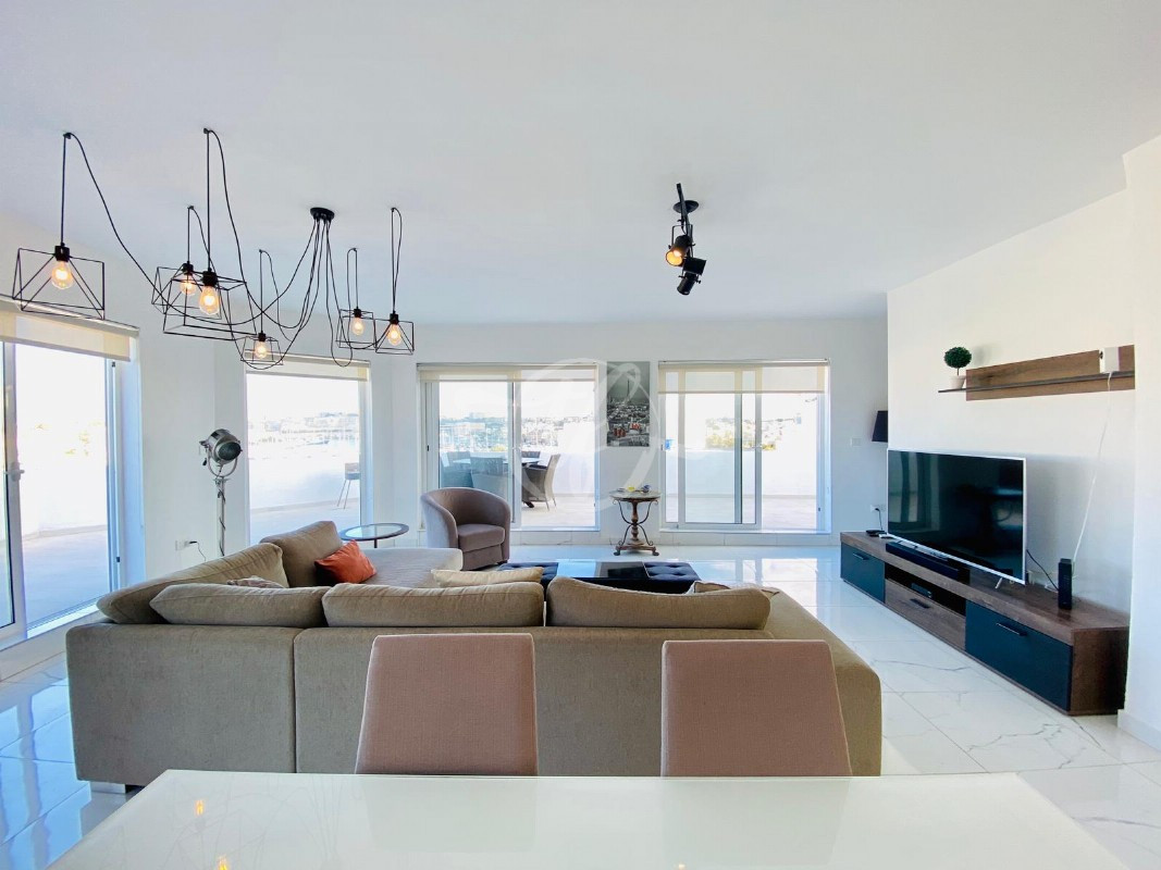 Gzira Penthouse for rent
