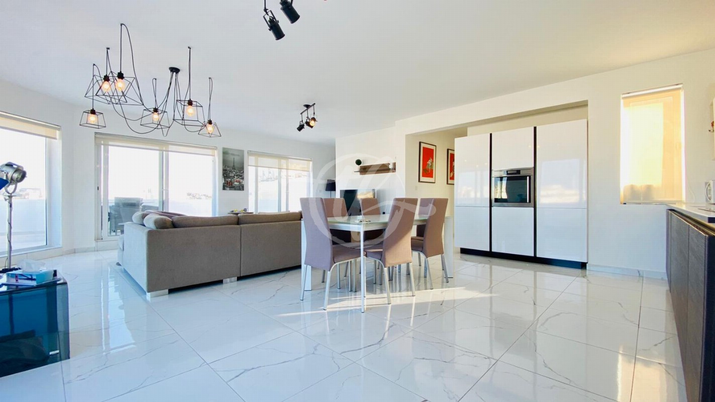 Gzira Penthouse for rent