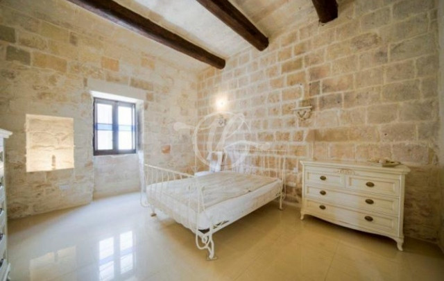 House of Character with pool for rent in Zejtun