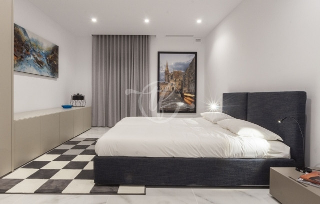 Seafront Apartment in Sliema for Rent