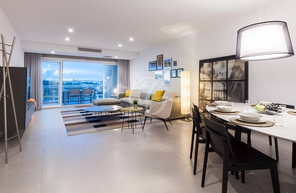 Seafront Sliema apartment for rent