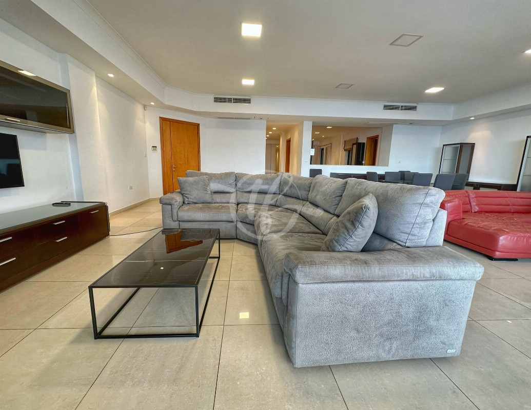 Seafront Apartment for rent in Sliema