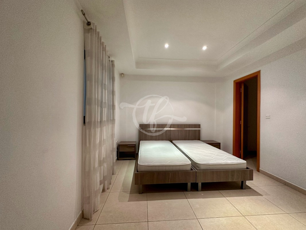 Seafront Apartment for rent in Sliema