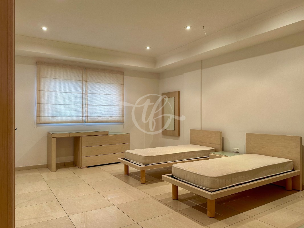 Seafront Apartment for rent in Sliema