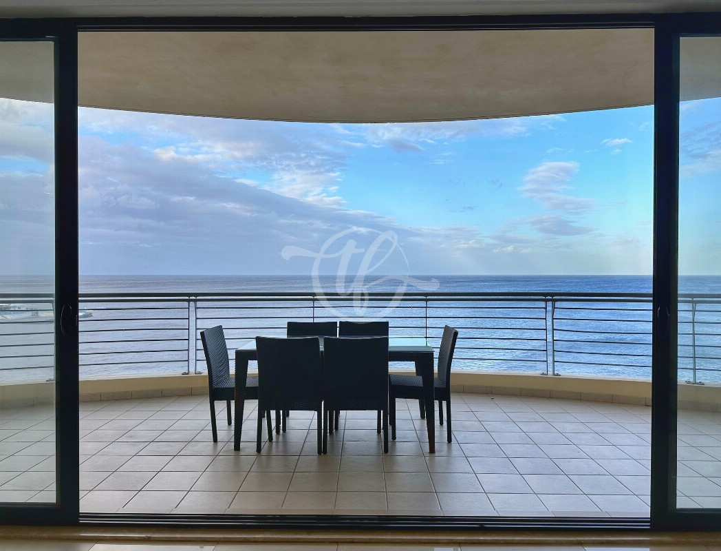 Seafront Apartment for rent in Sliema