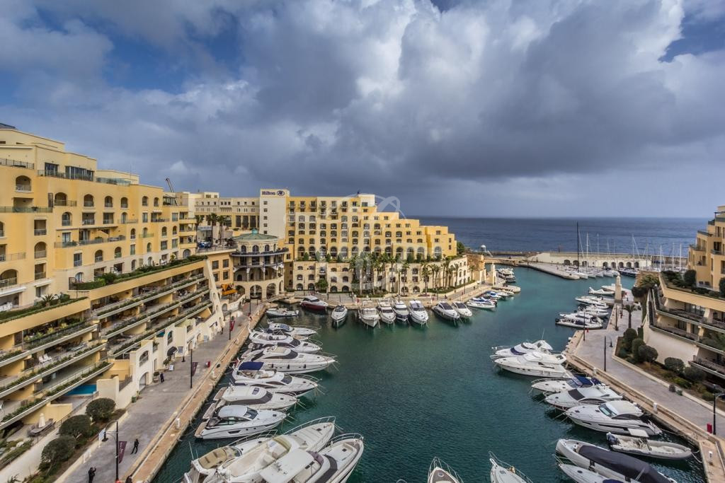 Luxurious Seafront Apartment in St Julians