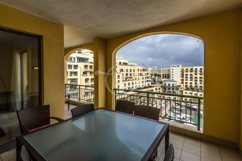 Luxurious Seafront Apartment in St Julians