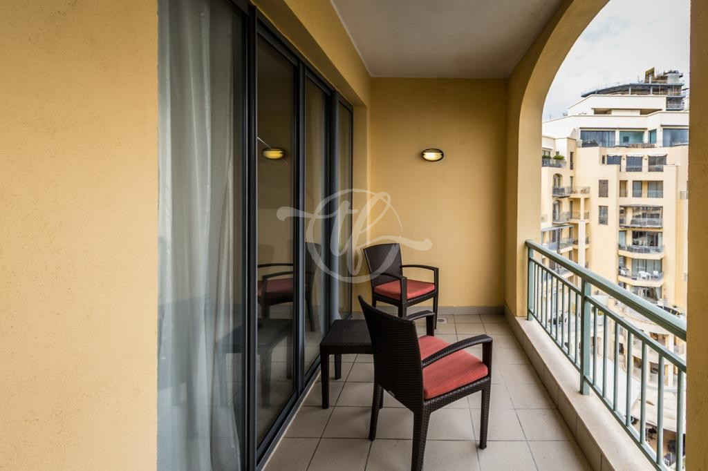 Luxurious Seafront Apartment in St Julians