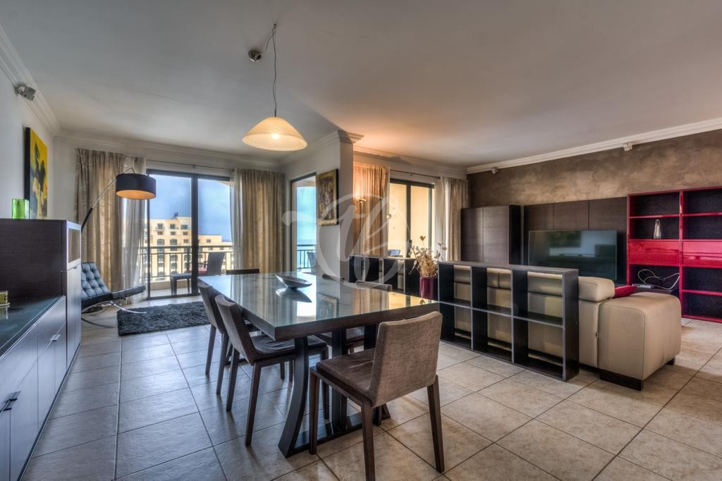 Luxurious Seafront Apartment in St Julians