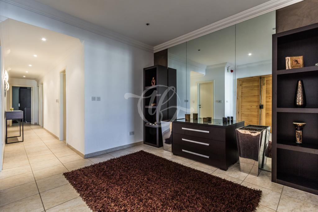 Luxurious Seafront Apartment in St Julians