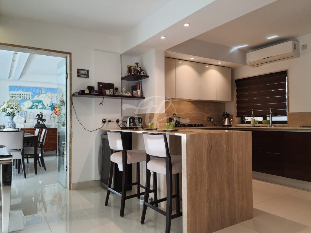 Seaview Penthouse for Rent in Xaghjra