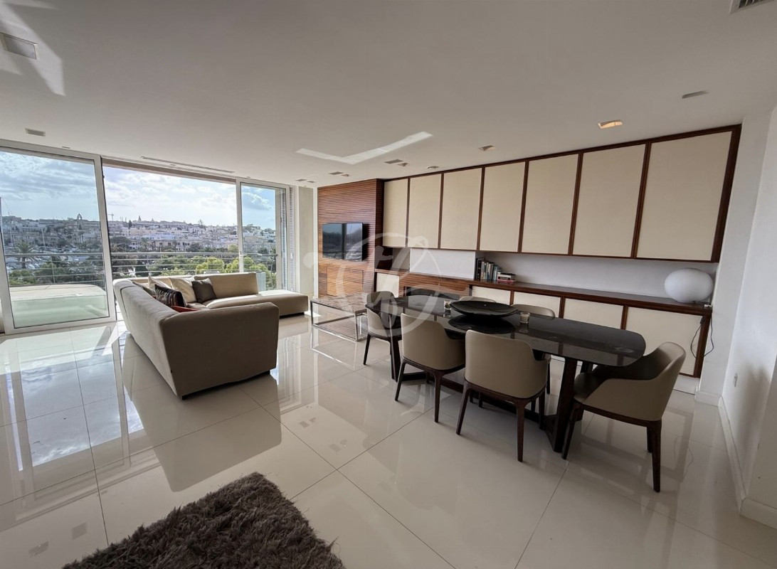 Seafront Apartment for Rent in Gzira