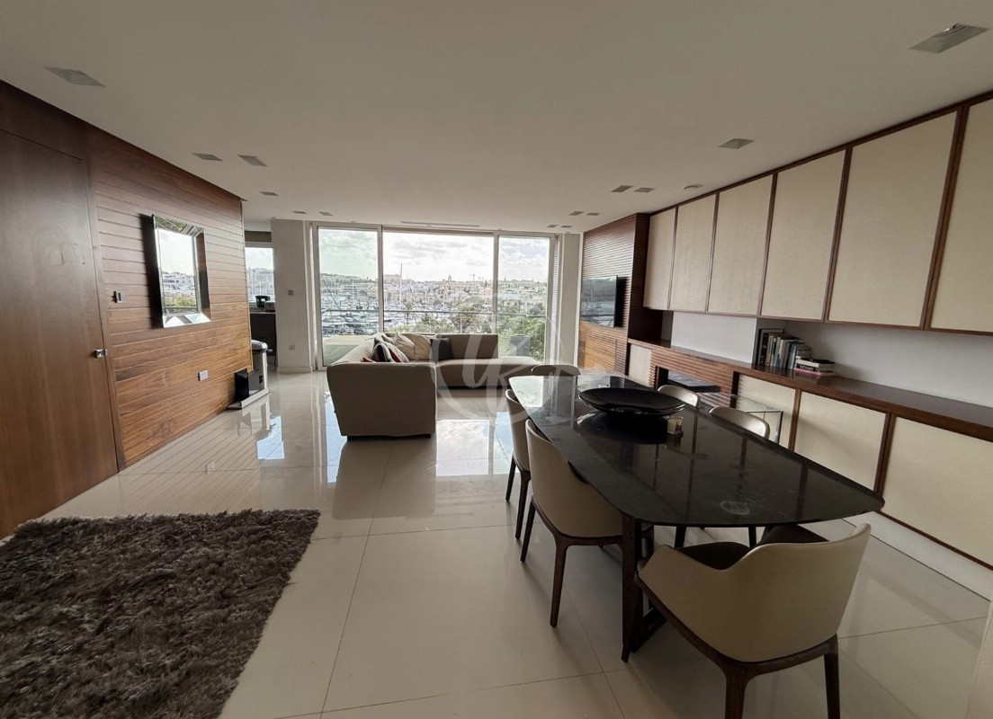 Seafront Apartment for Rent in Gzira