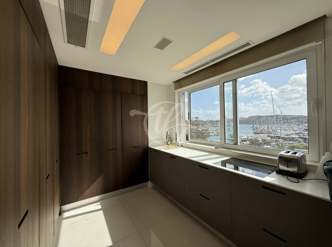 Seafront Apartment for Rent in Gzira