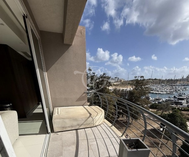 Seafront Apartment for Rent in Gzira