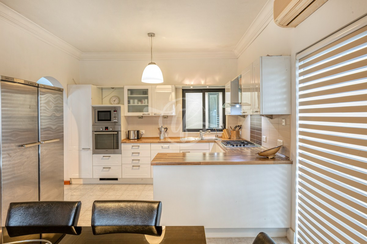 Luxury Apartment for Rent in Pembroke