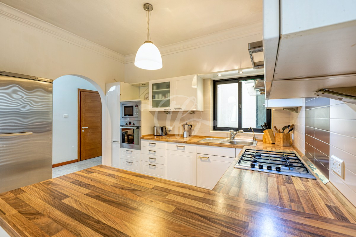 Luxury Apartment for Rent in Pembroke