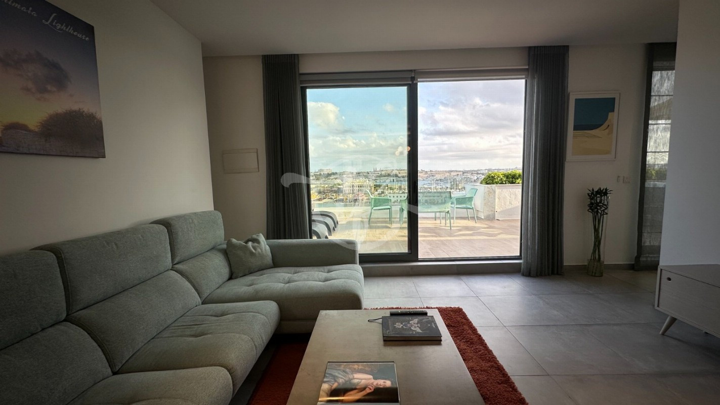 Spacious Penthouse in Sliema